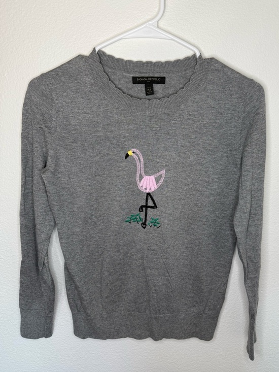 Banana Republic Sweaters - Banana Republic Gray Crewneck Sweater with Pink Flamingo